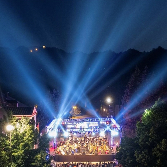 Koncert na Dvorskom trgu